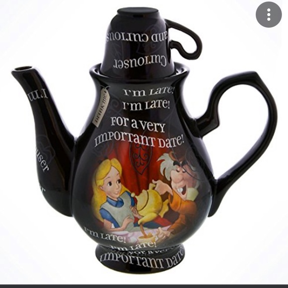 Like new RARE Disney Alice In Wonderland Mad hatter Tea Pot